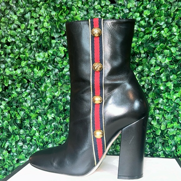 GUCCI BLACK BOOTS….37+(7.5) These boots are classic, love the gold buttons. - Picture 4 of 10
